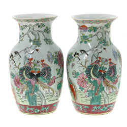 CHINE - Paire de vases en porcelaine à d