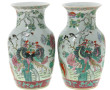 CHINE - Paire de vases en porcelaine à d