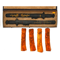 CHINE - 4 statuettes en os patiné, H 21 