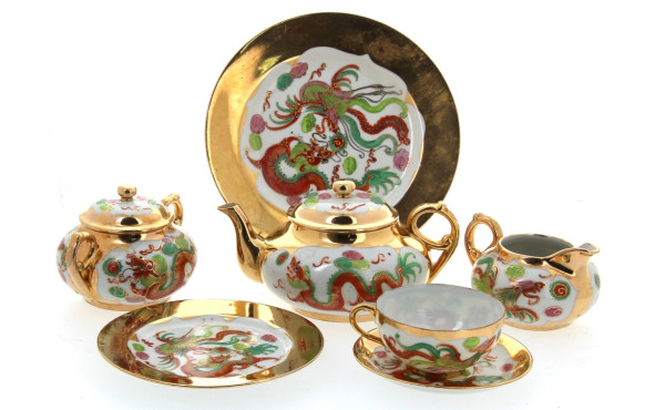 Service à thé en porcelaine blanche et o