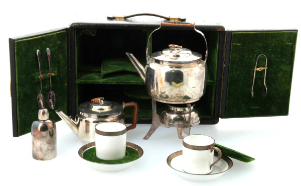 Nécessaire à thé de voyage en porcelaine