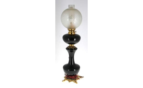 Lampe à pétrole en verre noir et bronze,