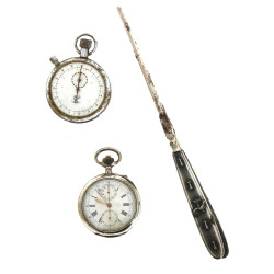 Lot comprenant un écarteur à gants décor