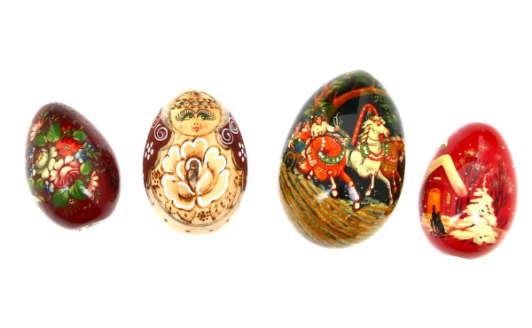 RUSSIE - Lot de 4 œufs en bois laqué ou 