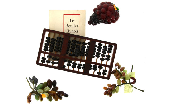 Lot comprenant un boulier chinois avec n