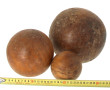 3 boules en bois de différents diamètres