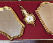 Deux petits miroirs à encadrements dorés