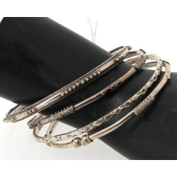 4 bracelets joncs en argent, poids 37,30
