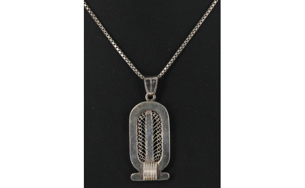 Pendentif et chaîne en argent (fermoir e