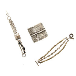 Bracelet manchette en métal travaillé, r