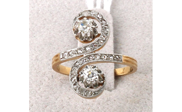 Bague ancienne style tourbillon en or 18