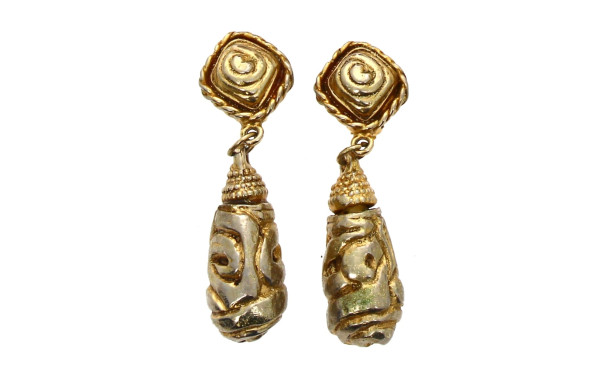 Paire de clips d'oreille en métal doré e