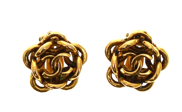CHANEL - Paire de clips d'oreilles en fo