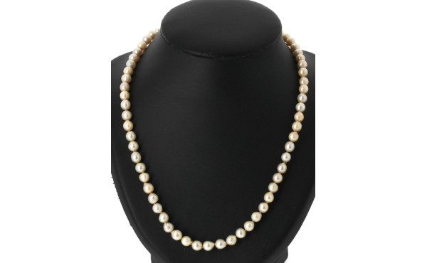 Collier en perles de culture légèrement 