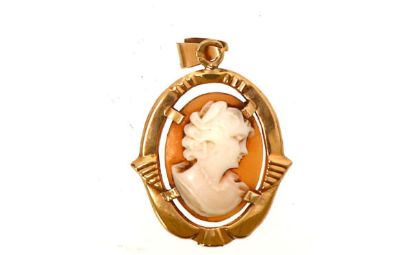 Pendentif en or jaune 18 cts, poinçon tê