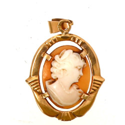 Pendentif en or jaune 18 cts, poinçon tê