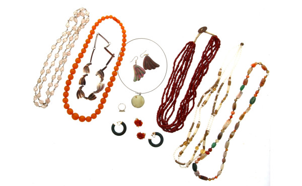 Lot de bijoux fantaisie : parure en nacr