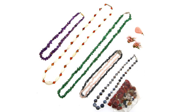 Lot de 5 colliers en pierres (améthyste,