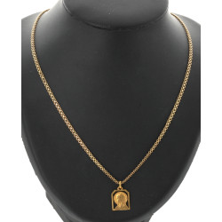 Longue chaîne en plaqué or et une médail