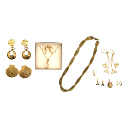 Lot de bijoux fantaisie en métal doré : 