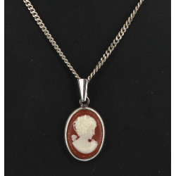 Chaîne en argent avec pendentif en argen