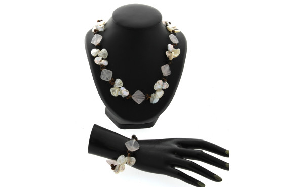 Parure provenant de Tahiti en nacre, œil