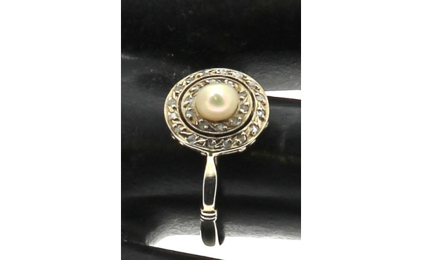 Bague ancienne en or gris, sertie d'une 