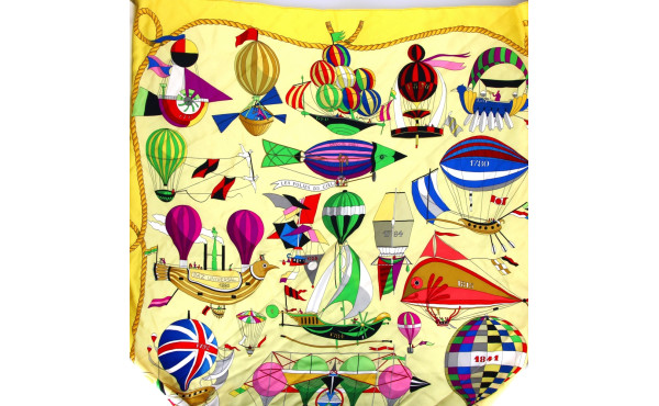 HERMES Paris - Carré en soie "Les folies