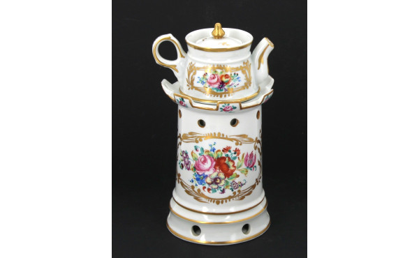 Tisanière en porcelaine blanche et or à 