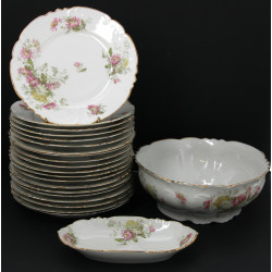 Service de table ancien en porcelaine à 