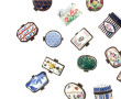 Collection de petites boîtes en porcelai