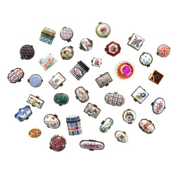 Collection de petites boîtes en porcelai