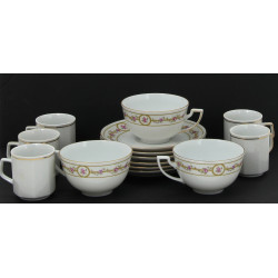5 tasses et 5 sous-tasses en porcelaine 