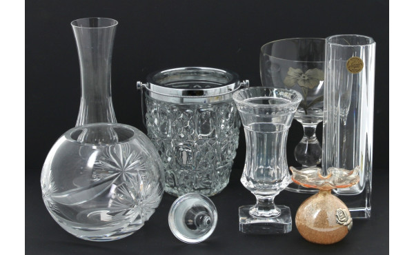 Lot de verreries : 6 vases dont un forme