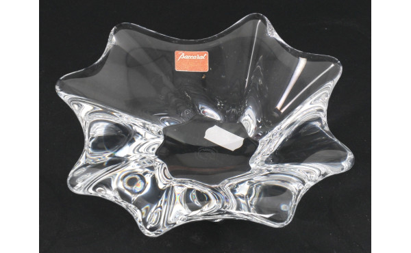 BACCARAT - Coupelle en forme d'étoile e