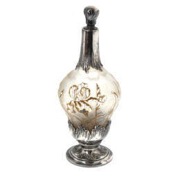 Carafe en verre à décor d'iris, col, bas