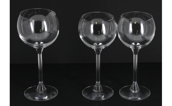 11 verres à eau et 11 verres à vin en cr