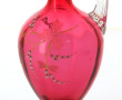 Carafe en verre rouge et or, anse en ver