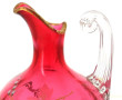 Carafe en verre rouge et or, anse en ver