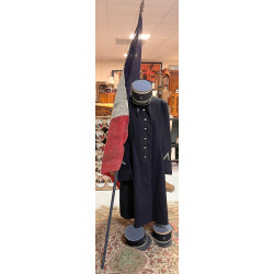 Manteau et 3 képis anciens de la gendarm