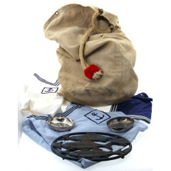 Lot d'éléments d'uniforme de marin de la
