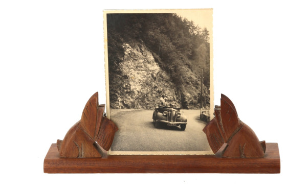 Porte-photos en bois sculpté en forme de