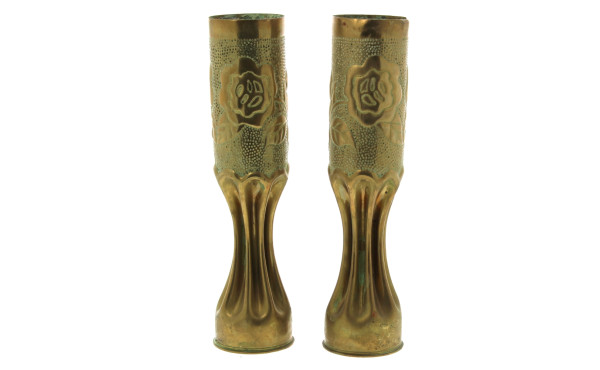 Paire de vases obus à décor floral, H 34