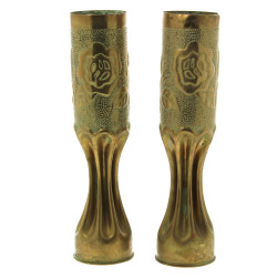 Paire de vases obus à décor floral, H 34