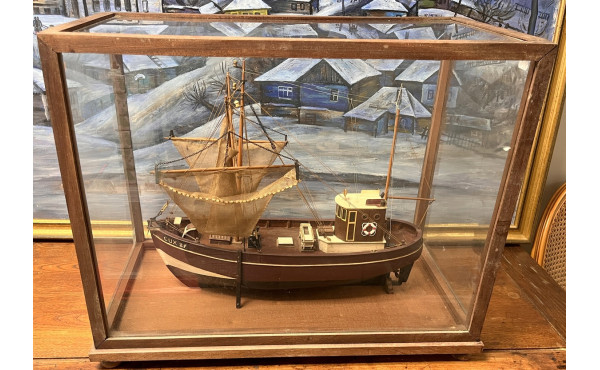 Maquette de bateau de pêche "Crevettier"