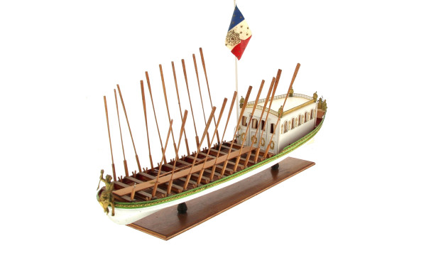 Maquette artisanale du canot de l'Empere