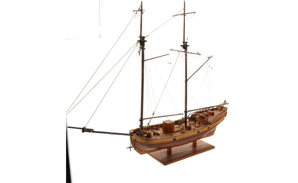 Maquette de voilier 2 mâts armé de 6 can