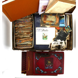 Valise ancienne garnie de photos familia