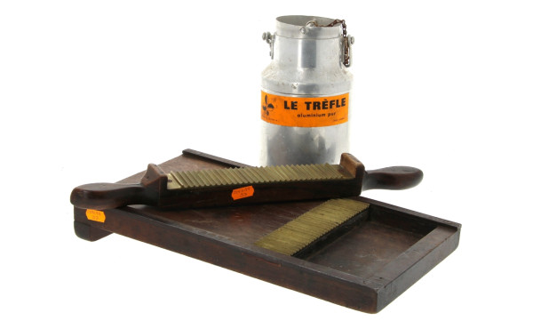 ART POPULAIRE - Un PILULIER de pharmacie