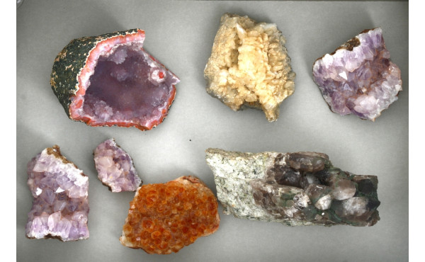 MINERAUX - Petit ensemble de 7 minéraux 
